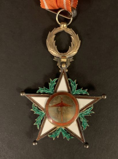 null Croix de Commandeur de l'Ordre du Ouissam Alaouite, avec son ruban orange à...