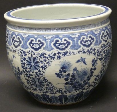 null Blue and white porcelain fishbowl decorated with plants and butterflies in cartouches,...