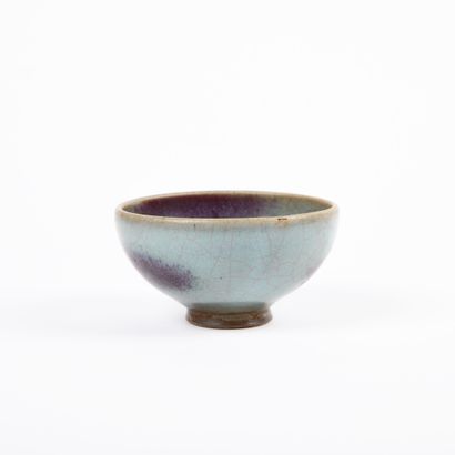 null Junyao type ceramic bowl on a celadon crackled background. 

China, Qing period

Diam....