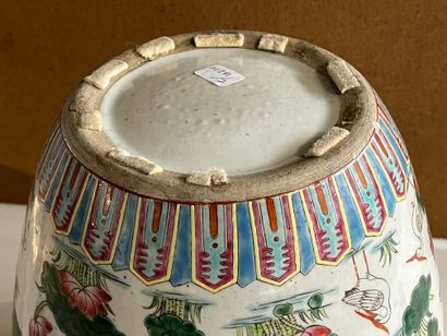 null Porcelain and polychrome enamel ginger pot decorated with cranes, plants and...