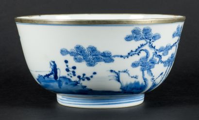  Hue blue-white porcelain bowl decorated...