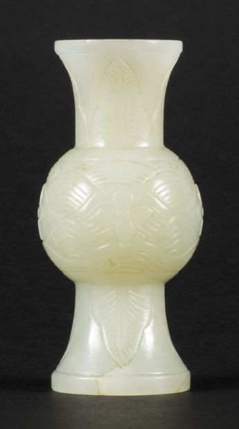 null Small celadon white jade Gu vase, decorated with flowers and foaming waves on...