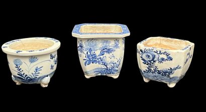 Set of three Hue blue-white porcelain planters...