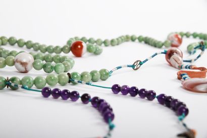 null Mandarin necklace made of jadeite beads, amethysts and carnelian elements. 

China,...