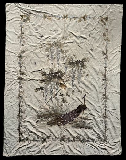 null Large embroidery with peacock and wisteria decoration

Indochina, around 1900

220...