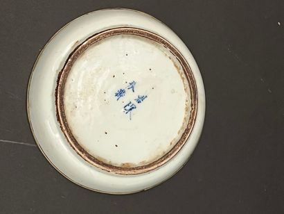 null Suite of eight white-blue porcelain cups.

Vietnam

(most of them damaged)