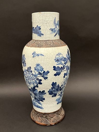 null Important vase in cracked porcelain stoneware with white-blue decoration of...