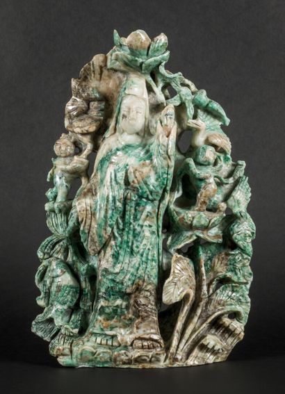 null Group in serpeentine, Honan jade with goddess decoration.

China, mid 20th century

H...