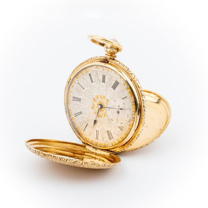 null Gold soap watch, case richly decorated with garlands of foliage and flowers,...