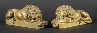 null Paire de lions couchés en bronze doré

L : 21 cm