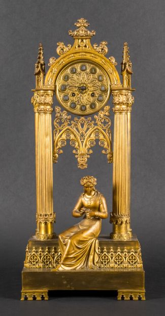 null Pendule portique en bronze doré, à décor de jeune femme à la fleur.

Style Renaissance,...