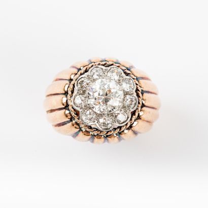 null Dome ring, old-cut diamonds, central 1.50 carat approximately, setting in godronné...