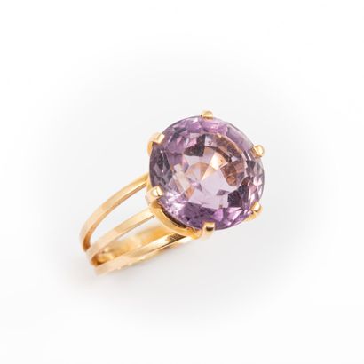 null Cocktail ring, amethyst, gold setting 

Circa 1960

Gross weight: 8.4 g - Finger:...