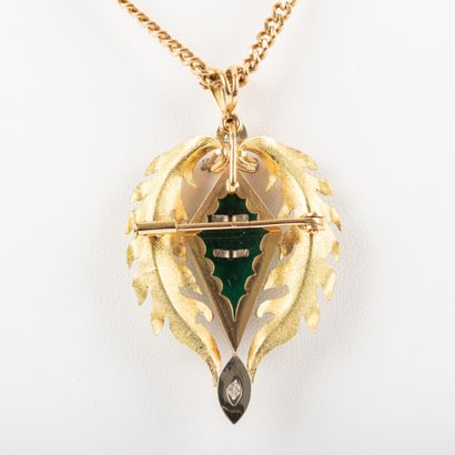 null Chain and pendant in brushed gold with foliage, green stones, 8/8 and brilliant...