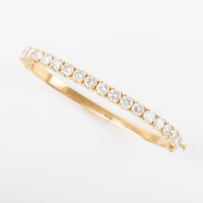 null Bracelet demi jonc à charnière diamants taille brillant 5 carats environ ( 21...