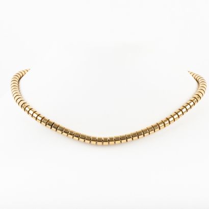 null 
Collier ras de cou tubogaz en or 




Poids: 43.5 g L: 44 cm
