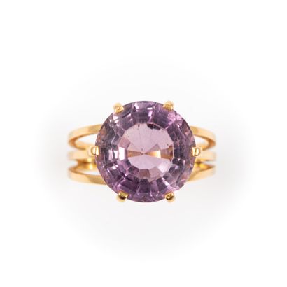 null Cocktail ring, amethyst, gold setting 

Circa 1960

Gross weight: 8.4 g - Finger:...