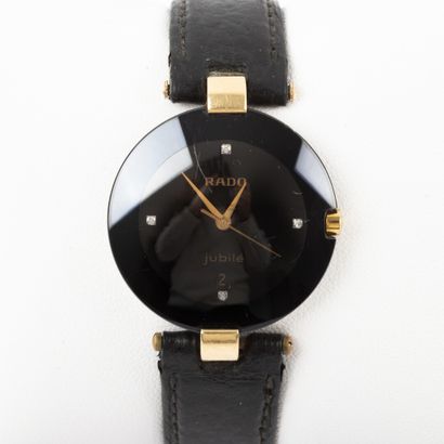 null RADO 

Lady's watch, case 30 mm steel, quartz movement

bracelet.

scratches...