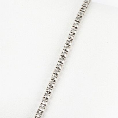 null Bracelet ligne, diamants taille brillant 0.70 carat environ, monture or gris...