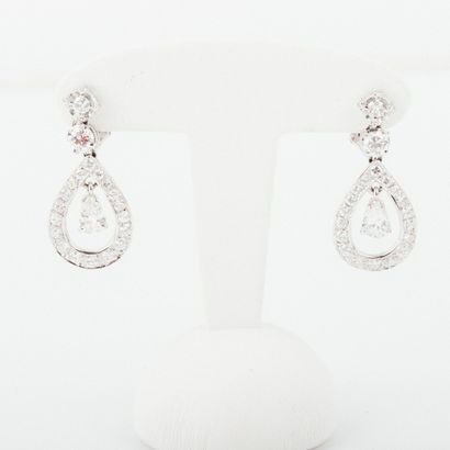 null 
Paire de pendants d'oreilles, diamants taille poire, 2x 0.80 carat environ,...