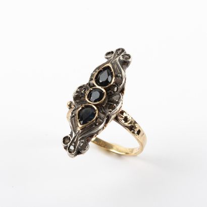 null Shuttle ring, rose-cut diamonds and sapphires, gold setting 

Gross weight:...