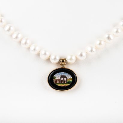 null Necklace in choker freshwater pearls diam: 8.5mm and gold pendant and micro...