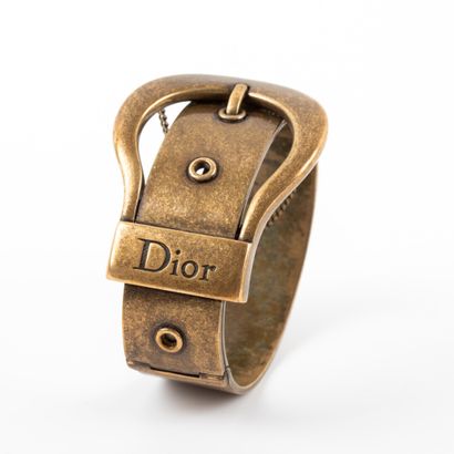 null DIOR 

Bracelet ceinture à charnière en métal cuivré

Diam: 6 cm 

*Lot vendu...