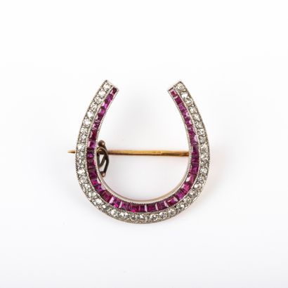 null Horseshoe brooch, old diamonds and calibrated rubies 

Beginning of XXth century...