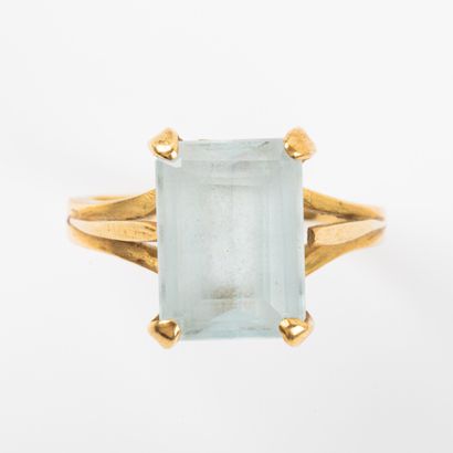 null Aquamarine ring, gold setting 

Circa 1960.

Gross weight: 5.1 g - Finger: ...