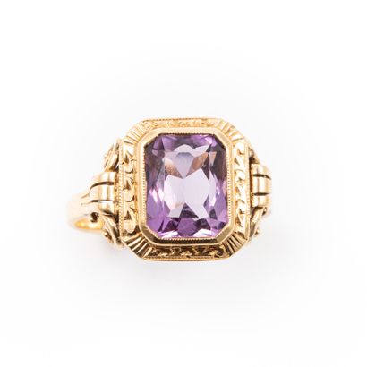null Amethyst ring, 14 K gold setting. 

Early 20th century

Gross weight: 3.8 g-...