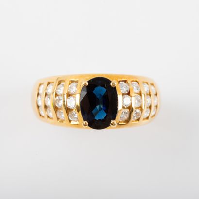 null Sapphire ring with brilliant cut diamonds, gold setting 

Circa 1990

Gross...