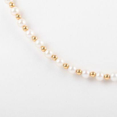 null Collier en choker, perles de culture diam:6.5 mm environ , boules intercalaires...