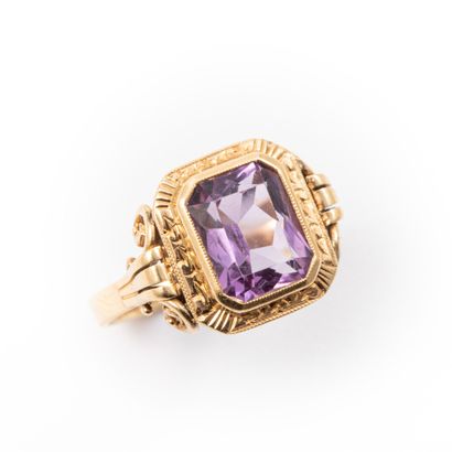 null Amethyst ring, 14 K gold setting. 

Early 20th century

Gross weight: 3.8 g-...
