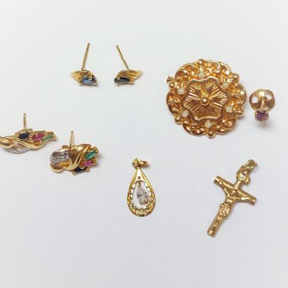 null Gold and stones lot including ear studs, pair of earrings, cross pendant and...