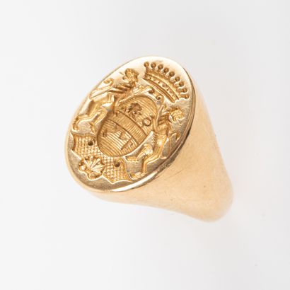 null Chevalière in gold with a coat of arms and a count's crown.

Weight: 15.4 g...