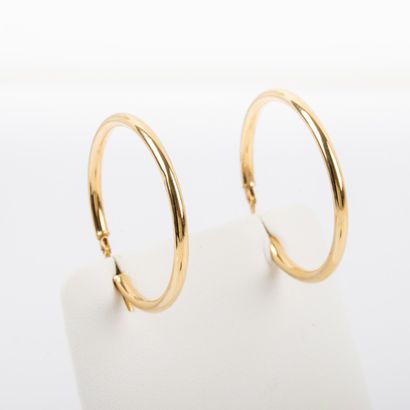 null Pair of 9 K gold hoop earrings 

Weight: 1.8 g - shocks