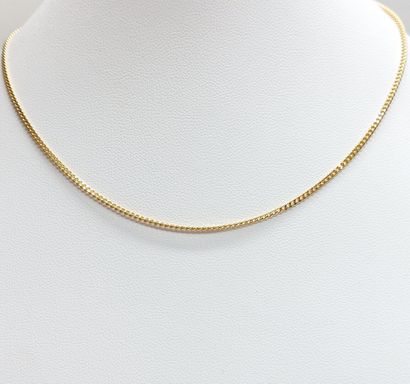 null Gold choker necklace with curb chain 

Weight: 4.9 g - L: 45 cm