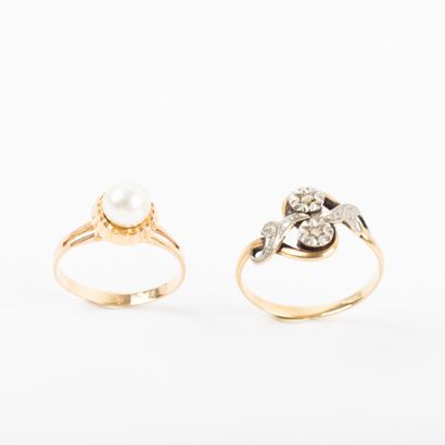 null Two gold rings, stones and cultured pearl

Gross weight : 4.5 g - Finger : 52...