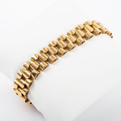 null Gold bracelet fancy mesh

Weight: 24.1 g - accidental trace of soldering