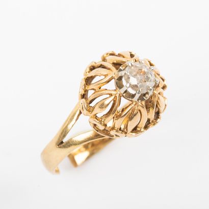 null Openwork gold dome ring set with an old cut cushion diamond 0.20 carat approximately

Gross...