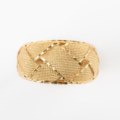 null Ring in textured gold 9 K 

Weight: 2.7 g - Finger: 55