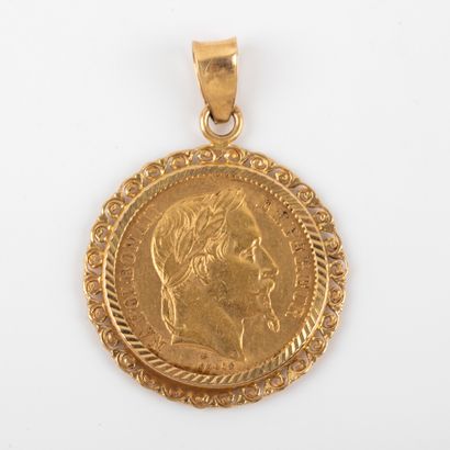 null Coin of 20 Fr gold mounted in pendant. 

Weight: 8.4 g