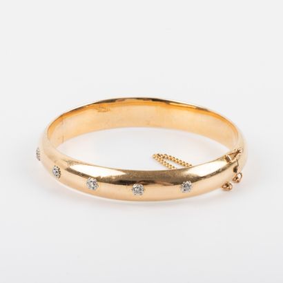 null Gold and 8/8ths diamonds hinged demijonc bracelet 

Gross weight: 24 g - Diam:...