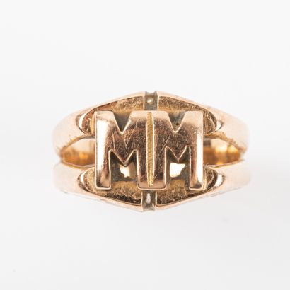 null Ring in gold monogrammed "MM

Weight: 8 g - Finger: 54