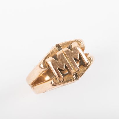 null Ring in gold monogrammed "MM

Weight: 8 g - Finger: 54