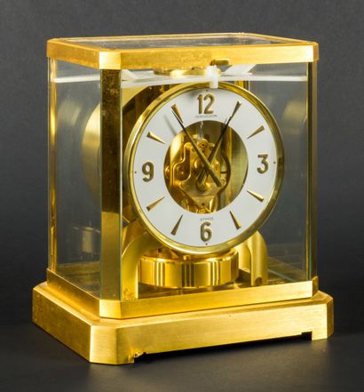 null JAEGER LECOULTRE

ATMOS" clock, brass case.

Circa 1960-80

H : 23 - W : 19...