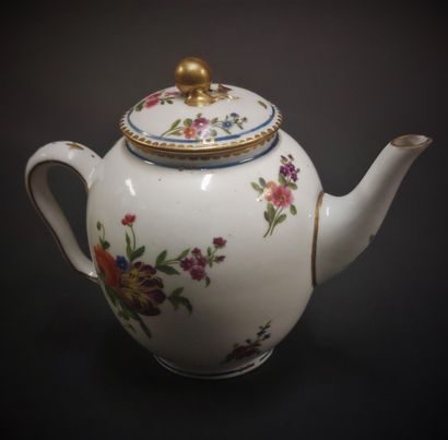 null Sevres



Calabrian teapot covered in hard porcelain with polychrome decoration...