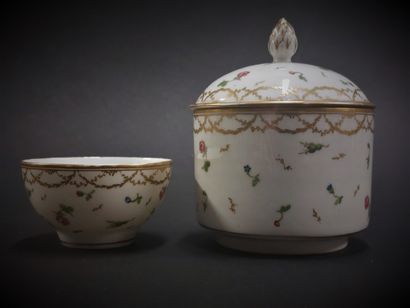 null Nyon



Covered cylindrical sugar pot and a bowl in porcelain with polychrome...