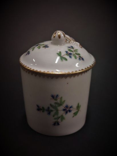 null Paris



Porcelain covered cylindrical ointment jar with polychrome decoration...