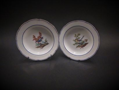 null Sevres



Two soft porcelain soup plates with contoured edges with polychrome...